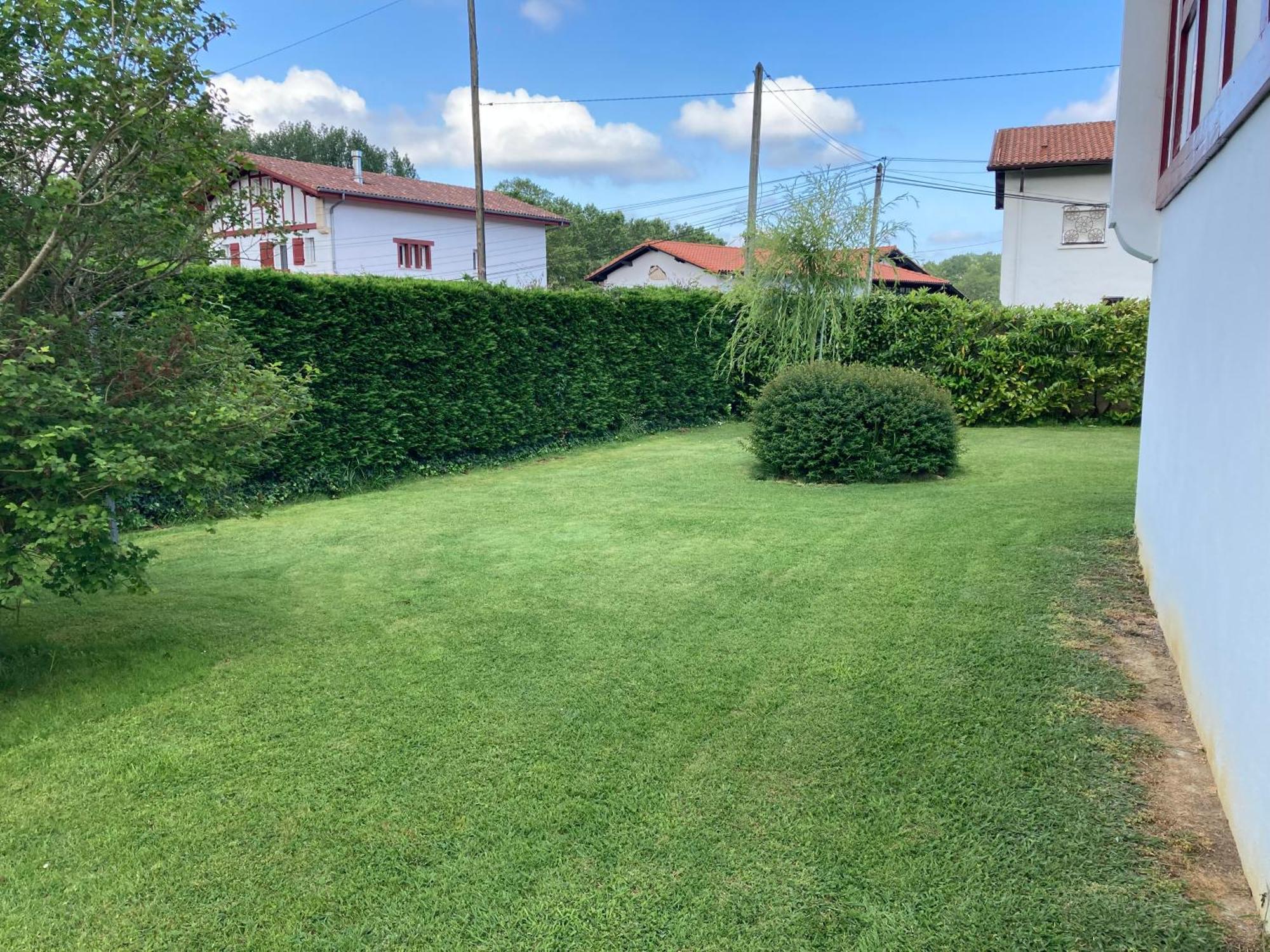 Maison Lore Mendi Elbarron Saint-Pee-sur-Nivelle Exterior photo
